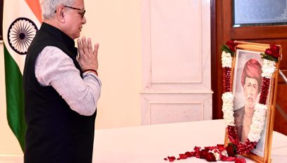 Governor pays tribute to Mahatma Phule