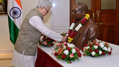 14 04 2026 :  भारतीय राज्यघटनेचे शिल्पकार भारतरत्न डॉ. बाबासाहेब आंबेडकर यांच्या १३५ व्या जयंतीनिमित्त राज्यपाल जिष्णु देव वर्मा यांनी लोकभवन येथे डॉ. आंबेडकर यांच्या अर्धाकृती पुतळ्याला पुष्पांजली अर्पण करुन अभिवादन केले. यावेळी राज्यपालांचे सचिव डॉ. प्रशांत नारनवरे तसेच लोकभवनातील अधिकारी, कर्मचारी व पोलीस अधिकारी व कर्मचारी उपस्थित होते.