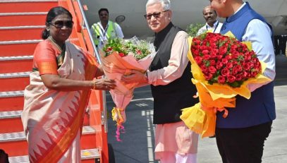 15.04.2026: राष्ट्रपती द्रौपदी मुर्मू यांचे आज सकाळी नागपूर येथील भारतरत्न डॉ बाबासाहेब आंबेडकर आंतरराष्ट्रीय विमानतळावर आगमन झाले. यावेळी राज्यपाल जिष्णू देव वर्मा, मुख्यमंत्री देवेंद्र फडणवीस, महापौर नीता ठाकरे व वरिष्ठ अधिकाऱ्यांनी त्यांचे स्वागत केले.