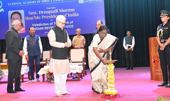 15.04.2026: राष्ट्रपती द्रौपदी मुर्मू यांनी राष्ट्रीय प्रत्यक्ष कर अकादमीच्या (एनएडीटीची) ७८ व्या तुकडीला   नागपूर येथे संबोधित केले. या सोहळ्याला राज्यापाल जिष्णू देव वर्मा, पालकमंत्री चंद्रशेखर बावनकुळे, केंद्रीय प्रत्यक्ष कर मंडळाचे अध्यक्ष रवी अग्रवाल, महासंचालक सीबीचेन के मॅथ्यु , प्रशासकीय सदस्य पंकजकुमार मिश्रा व मान्यवर उपस्थित होते.