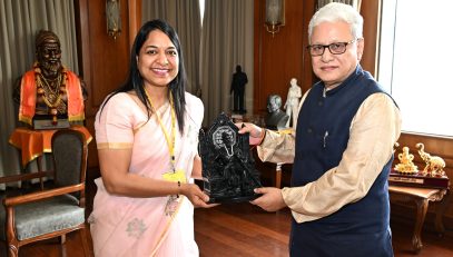 Divisional Commissioner of Konkan Division Rubal Agarwal meets Governor
