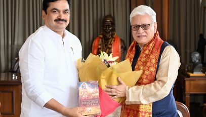 Chairman of Maharashtra Legislative Council Prof. Ram Shinde meets Governor