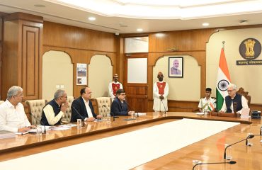 05.05.2026 : मुंबई, बाटू व सीओईपी तंत्रज्ञान विद्यापीठांच्या कुलगुरुंनी राज्यापालांसमोर केले विद्यापीठाचे विस्तृत सादरीकरण