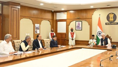 05.05.2026 : मुंबई, बाटू व सीओईपी तंत्रज्ञान विद्यापीठांच्या कुलगुरुंनी राज्यापालांसमोर केले विद्यापीठाचे विस्तृत सादरीकरण
