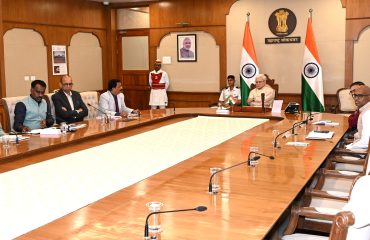 06.05.2026 : कबचौउम व स्वारातीम विद्यापीठांच्या कुलगुरुंनी राज्यापालांसमोर केले विद्यापीठाचे विस्तृत सादरीकरण