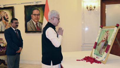 14.05.2026: छत्रपती संभाजी महाराज यांच्या जयंती निमित्त राज्यपाल जिष्णु देव वर्मा यांनी आज लोकभवन मुंबई येथे  महाराजांच्या प्रतिमेला पुष्पांजली वाहून अभिवादन केले.  यावेळी लोकभवनातील अधिकारी व  कर्मचारी यांनी देखील छत्रपती संभाजी महाराज यांना अभिवादन केले.