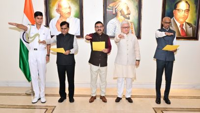 21.05.2026: Maharashtra Governor Jishnu Dev Varma administered the Anti Terrorism Pledge to the staff and officers of Lok Bhavan on the occasion of Anti Terrorism Day at Lok Bhavan, Mumbai. The Governor read out the pledge which was repeated by those present. The pledge expressed the resolve ‘to oppose all forms of terrorism and violence’ and to promote ‘peace, social harmony and understanding’ among fellow citizens. The death anniversary of former Prime Minister Rajiv Gandhi is commemorated as 'Anti Terrorism Day'. Secretary to the Governor Dr Prashant Narnaware, Joint Secretary S Ramamoorthy, Comptroller of the Governor's Households Dr Nishikant Deshpande, staff and officers of Lok Bhavan and state police were present.