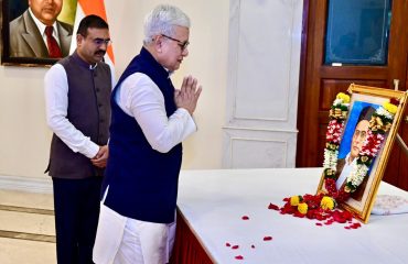 28.05.2025 : Governor pays tributes to Savarkar on birth anniversary