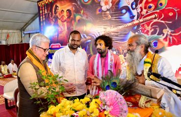 29.05.2026: Maharashtra Governor Jishnu Dev Varma visited the Shrimad Bhagwat Katha Mahayajna Satsang organised on the occasion of Purushottam Maas at Jogeshwari, Mumbai.  Addressing the audience, the Governor said the Shrimad Bhagwat Katha has the power to transform the youth and instill ethics and moral values in society. The Governor felicitated Katha Karta Mahavir Sharan Shastri and congratulated the Savarkar Foundation, for organizing the Shrimad Bhagwat Saptah. President of the Foundation Rupesh Savarkar was also present.