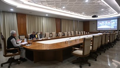 21.07.2026: राज्यपाल तथा विद्यापीठांचे कुलपती जिष्णु देव वर्मा यांनी आज राज्यातील सर्व राज्य विद्यापीठांमधील क्रीडा विभाग प्रमुख व क्रीडा संचालकांशी संवाद साधला. विकसित भारत निर्माण करण्यात खेळांची भूमिका देखील  महत्वाची आहे असे सांगून विद्यापीठांनी महाविद्यालय तसेच विद्यापीठ स्तरावर 'स्पोर्ट्स इकोसिस्टिम' तयार करावी असे राज्यपालांनी सांगितले. यावेळी शिवाजी विद्यापीठाचे क्रीडा संचालक डॉ शरद बनसोडे व मुंबई विद्यापीठाच्या क्रीडा विभागाचे संचालक डॉ मनोज रेड्डी यांनी सादरीकरण केले.