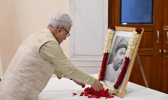 23.07.2026:  Maharashtra Governor Jishnu Dev Varma offered floral tributes to the portrait of Lokmanya Bal Gangadhar Tilak on the occasion of the 170th birth anniversary of Lokmanya Tilak at Lok Bhavan, Mumbai.   Secretary to the Governor Dr. Prashant Narnaware, Joint Secretary S. Ramamoorthy, Comptroller of the Governor's Households Dr Nishikant Deshpande, staff and officers of Lok Bhavan and State police were present.