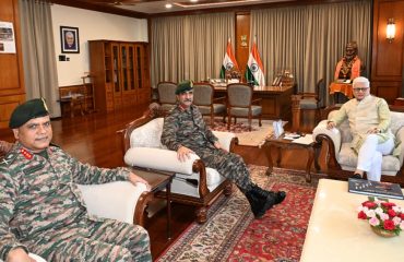 23.07.2026: भारतीय स्थलसेनेच्या दक्षिण विभागाचे प्रमुख अधिकारी ले. जन. राजेश पुष्कर, एव्हीएसएम, व्हीएसएम यांनी आज महाराष्ट्राचे राज्यपाल जिष्णु देव वर्मा यांची लोकभवन, मुंबई येथे सदिच्छा भेट घेतली. 
यावेळी भारतीय स्थलसेनेच्या महाराष्ट्र, गुजरात व गोवा विभागाचे प्रमुख अधिकारी ले. जन. डी. एस. कुशवाह, पीव्हीएसएम एव्हीएसएम, एसएम उपस्थित होते.