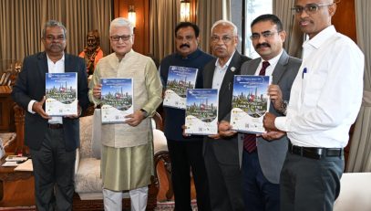 23.07.2026: राज्यपाल जिष्णु देव वर्मा यांच्या हस्ते आज ४१ व्या राष्ट्रीय आर्किटेक्चरल इंजिनिअर्स अधिवेशनाच्या माहितीपत्रकाचे (ब्रॉशरचे) प्रकाशन करण्यात आले. 'द इन्स्टिट्यूशन ऑफ इंजिनिअर्स (इंडिया)', महाराष्ट्र राज्य शाखेच्या वतीने आर्किटेक्चरल इंजिनिअरिंग डिव्हिजन बोर्ड यांच्या अधिपत्याखाली अधिवेशनाचे आयोजन करण्यात आले आहे.  यावेळी अधिवेशनाचे आयोजन सचिव सुरेश बाबू, आयईआय महाराष्ट्र राज्य केंद्राचे अध्यक्ष विजय कांबळे तसेच बृहन्मुंबई महानगरपालिकेचे सेवानिवृत्त मुख्य अभियंता डॉ. नवनाथ घाडगे उपस्थित होते.