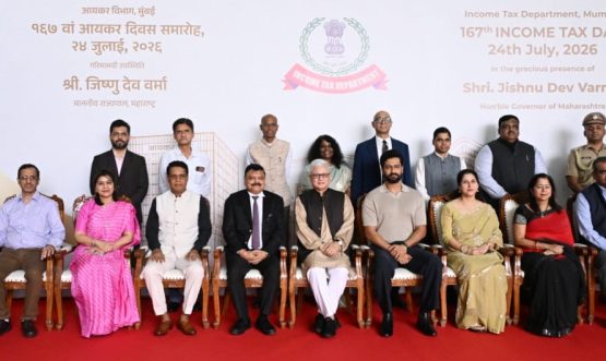 24.07.2026: आयकर विभागाचा १६७ वा स्थापना दिवस आज राज्यपाल जिष्णु देव वर्मा यांच्या प्रमुख उपस्थितीत विभागाच्या 'कौटिल्य भवन' बीकेसी मुंबई येथील मुख्यालयात साजरा करण्यात आला. यावेळी मुंबईचे प्रधान मुख्य आयकर आयुक्त आलोक कुमार, अभिनेते विकी कौशल, निमंत्रित आयकर दाते तसेच आयकर विभागाचे अधिकारी व कर्मचारी उपस्थित होते.