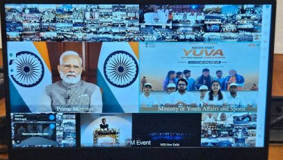 02.08.2026: 'नशामुक्त युवा, विकसित भारत – संकल्प अभियान' या उपक्रमानिमित्त पंतप्रधान नरेंद्र मोदी यांनी आज देशभरातील लाखो युवक-युवतींना व्हिडिओ कॉन्फरन्सद्वारे  संबोधित केले. महाराष्ट्राचे राज्यपाल जिष्णु देव वर्मा हे या कार्यक्रमाला लोकभवन मुंबई येथून  ऑनलाइन उपस्थित होते. युवा कार्यक्रम आणि क्रीडा मंत्रालयाच्या वतीने हे देशव्यापी अभियान विविध आध्यात्मिक संस्था, महाविद्यालये, माय भारत युवा क्लब, माय भारत स्वयंसेवक, औद्योगिक संस्था तसेच इतर सामाजिक संस्था यांच्या सहकार्याने राबविले जात आहे. युवकांमध्ये व्यसनमुक्त जीवनशैलीचा संदेश रुजविणे हा या अभियानाचा प्रमुख उद्देश आहे. पुढील दोन वर्षे दर रविवारी हा कार्यक्रम आयोजित करण्यात येणार असून, व्यसनमुक्त आणि निरोगी भारताचा संदेश देशभर पोहोचविण्यात येणार आहे.