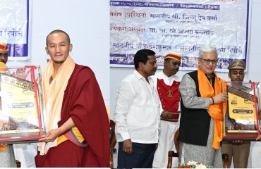 05.08.2026: महाराष्ट्राचे राज्यपाल जिष्णु देव वर्मा यांच्या हस्ते लडाख येथील महायान बुद्ध परंपरेतील ८ वे अवतारी लामा  पल्गा रिम्पोछे  तसेच ज्येष्ठ विचारवंत इंद्रेश कुमार यांना  यांना शांतता व राष्ट्रीय एकात्मतेसाठी केलेल्या कार्याबद्दल   मुंबई येथे 'राष्ट्रीय एकात्मिक समरसता' पुरस्काराने सन्मानित करण्यात आले.  विधानसभेचे उपाध्यक्ष अण्णा बनसोडे यांच्या पुढाकाराने या सन्मान सोहळ्याचे आयोजन करण्यात आले. कार्यक्रमाला विविध धर्मांचे प्रतिनिधी आणि बौद्ध भिक्षु संघाचे भिक्षु तसेच न‍िमंत्र‍ित  उपस्थित होते. यावेळी राज्यपालांच्या हस्ते भिक्षूंना प्रातिनिधिक रूपात चीवरदान करण्यात आले.