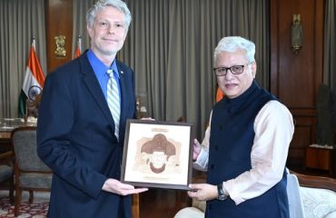 Consul General of the United States of America in Mumbai Yuriy R. Fedkiw meets Governor