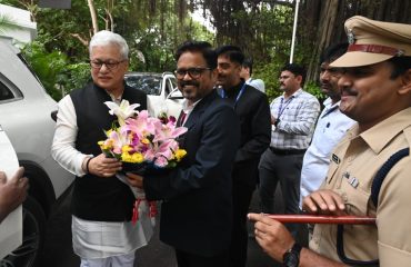 14.08.2026:  स्वातंत्र्यदिनानिमित्त आयोजित कार्यक्रमांसाठी राज्यपाल जिष्णु देव वर्मा यांचे आज पुणे येथे आगमन झाले. लोकभवन पुणे येथे आगमन प्रसंगी वरिष्ठ अधिकाऱ्यांनी राज्यपालांचे स्वागत केले तसेच त्यांना मानवंदना देण्यात आली. स्वातंत्र्य दिनानिमित्त शनिवारी सकाळी 9.05 वाजता राज्यपालांच्या हस्ते विभागीय आयुक्त कार्यालय पुणे येथे ध्वजारोहण होणार आहे.
