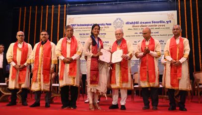 16.08.2026: राज्यपाल जिष्णु देव वर्मा यांच्या प्रमुख उपस्थितीत आज पुणे येथील सीओईपी तंत्रज्ञान विद्यापीठाचा तीसरा पदवीदान समारंभ विद्यापीठाच्या सभागृहात पार पडला. यावेळी राज्यपालांच्या हस्ते दहा गुणवत्ताप्राप्त स्नातकांना सुवर्ण पदके प्रदान करण्यात आली. तीस पदव्युत्तर स्नातकांना प्रथम स्थान पटकावाल्यांबद्दल प्रमाणपत्र देण्यात आली. यावेळी उपस्थित असलेल्या उच्च व तंत्रशिक्षण मंत्री चंद्रकांत पाटील यांनी विद्यापीठात मुलींसाठी ४०० क्षमतेचे वसतिगृह बांधण्याची घोषणा केली. समारोहाला विद्यापीठाच्या नियामक मंडळाचे अध्यक्ष विनायक पै, राज्यपालांचे सचिव डॉ प्रशांत नारनवरे, सीओईपी विद्यापीठाचे कुलगुरु डॉ सुनील भिरूड, सावित्रीबाई फुले पुणे विद्यापीठाचे कुलगुरू प्रा. सुरेश गोसावी,  सीओईपी  विद्यापीठाचे कुलसचिव डॉ दयाराम सोनावणे व परीक्षा व मूल्यमापन संचालक यशोधरा हरिभक्त उपस्थित होते. दीक्षांत समारोहात ८८९ स्नातकांना पदवी तसेच ५८२ स्नातकांना पदव्युत्तर पदवी प्रदान करण्यात आल्या.