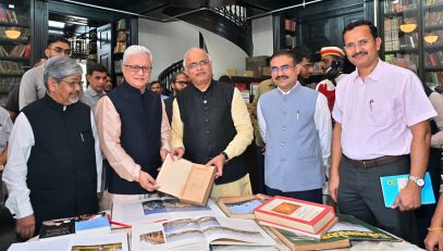 Governor visits Asiatic Society