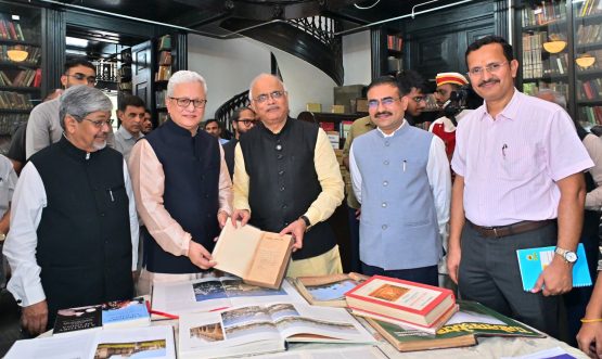 Governor visits Asiatic Society