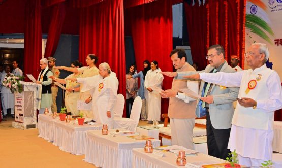 19.08.2026: Maharashtra Governor Jishnu Dev Varma today inaugurated the '10 Crore Nasha Mukti Pratigya Maha Abhiyan' organised by the Brahma Kumaris at Patkar Hall of SNDT Women's University in Mumbai. The Governor administered the Nasha Mukti Pledge to hundreds of students from various colleges assembled on the occasion and flagged off the .Nasha Mukti Abhiyan Van. Minister of Skill Development Mangal Prabhat Lodha, Rajyogini Santosh Didi, Joint Administrative Head of Brahma Kumaris, B K Banarasi Lal, Head of Medical Wing of Brahma Kumaris, Secretary to the Governor Dr Prashant Narnaware, Vice Chancellor of SNDT Women's University Prof Ujwala Chakradeo and Vice Chancellor of HSNC University Dr Hemlata Bagla, Brahma Kumaris from various centres and students were present. The Brahma Kumaris Mumbai launched the Maha Abhiyan to create a nationwide movement against drug and substance abuse, particularly among youth, by encouraging people to take a pledge to remain free from addiction.