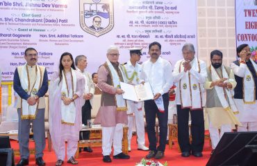 03.09.2026: राज्यपाल तथा विद्यापीठाचे कुलपती  जिष्णु देव वर्मा यांच्या प्रमुख उपस्थितीत डॉ. बाबासाहेब आंबेडकर तंत्रशास्त्र विद्यापीठाचा अठ्ठाविसावा दीक्षांत समारंभ   गुरुवारी  (दि. ३ सप्टेंबर) विद्यापीठाच्या सभागृहात संपन्न झाला. यावेळी उच्च व तंत्रशिक्षण मंत्री चंद्रकांत पाटील, रायगडचे पालक मंत्री भरत गोगावले,  महिला व बालविकास मंत्री अदिती तटकरे, खा. सुनिल तटकरे, विद्यापीठाचे कुलगुरु प्रा. डॉ. राजनीश कामत, कुलसचिव, डॉ. अमित शेष आणि परिक्षा नियंत्रक डॉ. गितांजली महामूणकर आणि विद्यार्थी उपस्थित होते.