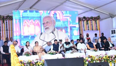 08.09.2026: पंतप्रधान नरेंद्र मोदी यांच्या हस्ते रेल्वेच्या पश्च‍िम व‍िभागाकर‍िता उच्च-क्षमतेचा विशेष रेल्वे मालवाहतूक मार्ग तसेच  व‍िद्युत इंज‍िन असलेल्या मालगाडयांचा शुभारंभ वडोदरा येथून ऑनलाईन करण्यात आला. या निमित्त जवाहरलाल नेहरु पोर्ट ट्रस्ट येथे झालेल्या कार्यक्रमाला राज्यपाल ज‍िष्णु देव वर्मा, मुख्यमंत्री देवेंद्र फडणवीस, उपमुख्यमंत्री एकनाथ श‍िंदे व सुनेत्रा पवार, रोहयो, फलोत्पादन व खारभूमी विकास मंत्री भरत गोगावले, महिला व बाल विकास मंत्री आदिती तटकरे, डेडिकेटेड फ्रेट कॉरिडॉर कॉर्पोरेशन ऑफ इंडियाचे व्यवस्थापकीय संचालक प्रवीण कुमार, मध्य रेल्वेचे महाव्यवस्थापक राजीव श्रीवास्तव, मुंबईतील जपानच्या वाण‍िज्यदूत साटो हितोमी यांच्यासह वरिष्ठ रेल्वे अधिकारी  उपस्थ‍ित होते.