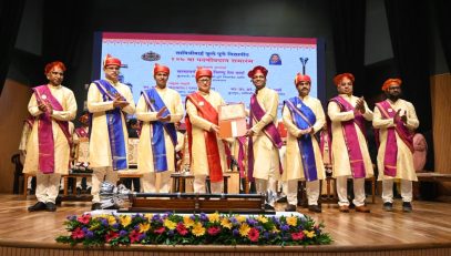 17.01.2024:  Governor and Chancellor of the state universities Ramesh Bais today presided over the 123rd  Convocation Ceremony of Savitribai Phule Pune University in the University Campus in Pune. The Governor presented Gold Medals to meritorious students on the occasion. Former President of Indian Council for Cultural Relations Dr. Vinay Sahasrabudhe delivered the Convocation address.  Vice Chancellor Prof Dr Suresh Gosavi, Pro Vice Chancellor Prof. Dr. Parag Kalkar, In-charge Registrar Dr Vijay Khare, Director of Examination and Evaluation Board Dr Mahesh Kakade, graduating students and parents were present.