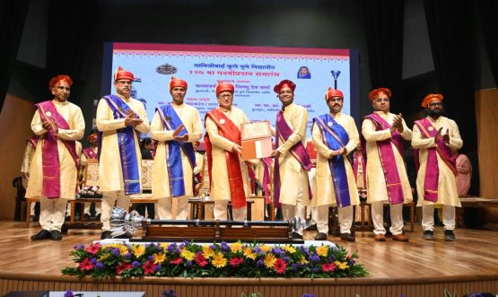 17.01.2024:  Governor and Chancellor of the state universities Ramesh Bais today presided over the 123rd  Convocation Ceremony of Savitribai Phule Pune University in the University Campus in Pune. The Governor presented Gold Medals to meritorious students on the occasion. Former President of Indian Council for Cultural Relations Dr. Vinay Sahasrabudhe delivered the Convocation address.  Vice Chancellor Prof Dr Suresh Gosavi, Pro Vice Chancellor Prof. Dr. Parag Kalkar, In-charge Registrar Dr Vijay Khare, Director of Examination and Evaluation Board Dr Mahesh Kakade, graduating students and parents were present.