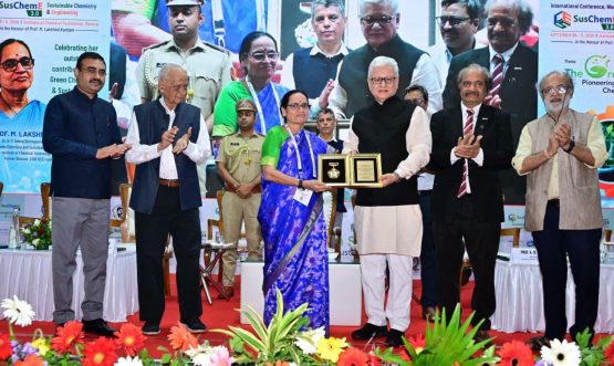 09.09.2026- Veteran woman scientist Prof. M. Lakshmi Kantam, who has made outstanding contributions to the field of Green Chemistry and Sustainable Engineering, was felicitated by Maharashtra Governor Jishnu Dev Varma at an international conference at the Institute of Chemical Technology (ICT), Matunga Mumbai. Prof. Lakshmi Kantam was felicitated during the International Conference on Sustainable Chemistry and Engineering, jointly organised by the Institute of Chemical Technology, Mumbai, and the Indian Chemical Society in her honour. The Governor also felicitated eminent scientist Padma Vibhushan Prof. M. M. Sharma on the occasion. The Conference also recognised and celebrated the contributions of women scientists in the field. Vice-Chancellor of ICT Prof. Aniruddha Pandit; President of Indian Chemical Society and Chairman of the Conference Dr. G D Yadav, former Secretary, Department of Science and Technology, Padma Bhushan Dr. T. Ramasami; Secretary to the Governor Dr. Prashant Narnaware; and a large number of scientists, researchers, entrepreneurs and students were present.