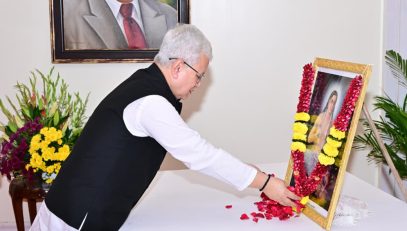 13.09.2026:   Maharashtra Governor Jishnu Dev Varma offered floral tributes to the portrait of Bhagvan Sarvajna Shri Chakradhar Swami on the occasion of the Birth Anniversary of the founder of Mahanubhava Sampraday at Lok Bhavan Mumbai. Secretary to the Governor Dr. Prashant Narnaware, Joint Secretary S. Ramamoorthy, staff and officers of Lok  Bhavan and State police were present