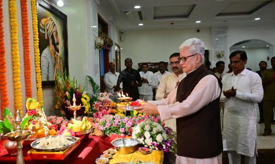 Governor installs Ganesha Moorti at Lok Bhavan