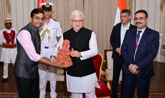 13.09.2026: Maharashtra Governor Jishnu Dev Varma distributed eco‑friendly Ganesh murtis to distinguished invitees from diverse fields and social and non governmental organisations on the eve of Ganesh Chaturthi at Maharashtra Lok Bhavan, Mumbai.
Member Secretary of MPCB Rahul Rekhawar, former Vice Chancellor of SNDT University Dr. Ujwala Chakradeo, Actress  Rasha Tandon, Heena Khan,  Ashutosh Patki, Akshay V. Kauthale of Vriksha Gajanan, Dr Sanket Kharpude, trustees of Meghashrey Foundation, Prayas Foundation and representatives of Ganesh Mandals were present.