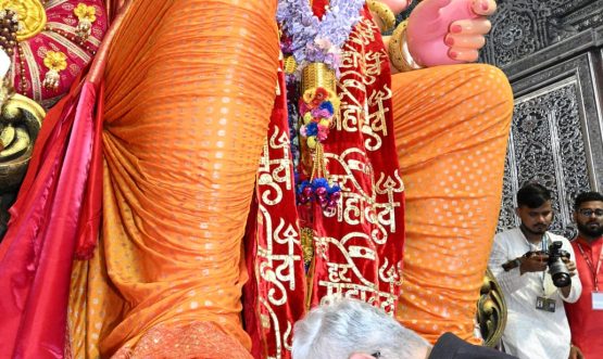 15.09.2026: Maharashtra Governor Jishnu Dev Varma visited Mumbai’s famous Sarvajanik Ganeshotsav ‘Lalbaug-cha Raja’ during the ongoing Ganesh festival in Mumbai. Office bearers of the Mandal welcomed the Governor.