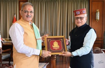 Governor of Himachal Pradesh Kavinder Gupta meets Governor Varma