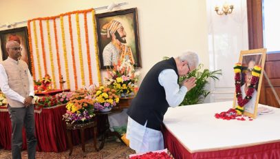 17.09.2026:  Maharashtra Governor Jishnu Dev Varma offered floral tributes to the portrait of Prabodhankar Thackeray on the occasion of his Birth Anniversary at Lok Bhavan Mumbai.