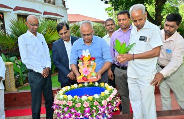 18.09.2026:  The eco-friendly Ganesh idol installed at the residence of Maharashtra Governor Jishnu Dev Varma was immersed in an artificial water tank at Lok Bhavan, Mumbai. Joint Secretary to the Governor S. Ramamoorthy, Comptroller of the Governor’s Households Dr Nishikant Deshpande, PRO Umesh Kashikar, and officers and staff of Lok Bhavan were present on the occasion.