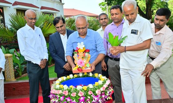 18.09.2026:  The eco-friendly Ganesh idol installed at the residence of Maharashtra Governor Jishnu Dev Varma was immersed in an artificial water tank at Lok Bhavan, Mumbai. Joint Secretary to the Governor S. Ramamoorthy, Comptroller of the Governor’s Households Dr Nishikant Deshpande, PRO Umesh Kashikar, and officers and staff of Lok Bhavan were present on the occasion.