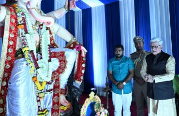 24.09.2026 : Governor visits to Sarvajanik Ganeshotsav Mandal in the Lok Bhavan staff quarters premises
