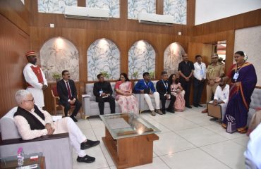 Governor interacts with eminent personalities in Kolhapur