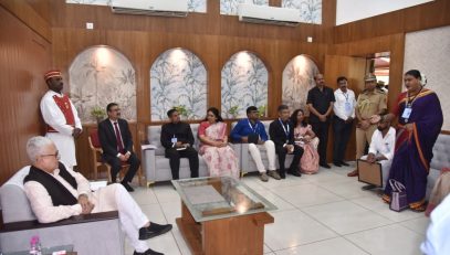 Governor interacts with eminent personalities in Kolhapur