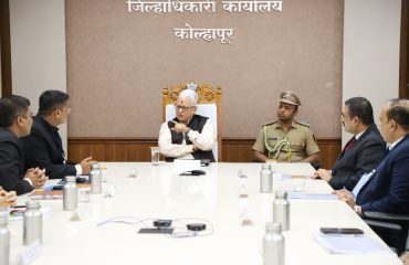 29.09.2026: Governor Jishnu Dev Varma during his visit to Kolhapur interacted with distinguished personalities from diverse fields at the Government Rest House, Kolhapur. Governor met leading figures from agriculture, industry, business, architecture, medicine, law, accountancy, adventure, arts, sports, journalism, and social service. Kolhapuri chappal artisan Shubham Satpute provided detailed information on the production and marketing of Kolhapuri footwear.