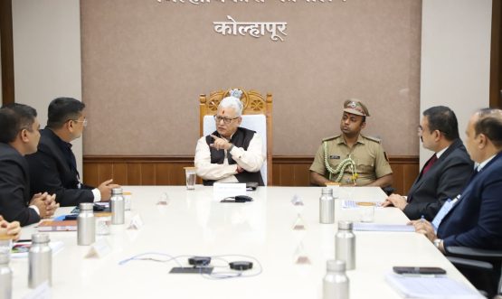 29.09.2026: Governor Jishnu Dev Varma during his visit to Kolhapur interacted with distinguished personalities from diverse fields at the Government Rest House, Kolhapur. Governor met leading figures from agriculture, industry, business, architecture, medicine, law, accountancy, adventure, arts, sports, journalism, and social service. Kolhapuri chappal artisan Shubham Satpute provided detailed information on the production and marketing of Kolhapuri footwear.
