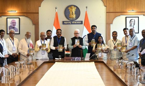 राज्यपालांच्या हस्ते संत रविदास आणि अण्णा भाऊ साठे यांच्या जीवन कार्यावरील पुस्तकांचे प्रकाशन