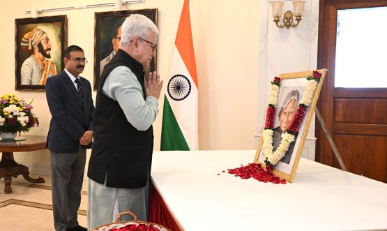 15.10.2026 : राज्यपालांचे डॉ अब्दुल कलाम यांना अभिवादन