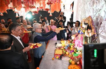 18.10.2026: राज्यपाल जिष्णु देव वर्मा यांनी जिओ वर्ल्ड कन्व्हेन्शन सेंटर येथील जॅस्मिन हॉलमध्ये आयोजित फाल्गुनी पाठक यांच्या ‘नवरात्रोत्सव २०२६’ कार्यक्रमालाही भेट दिली. या कार्यक्रमात त्यांनी देवीची पूजा-आरती केली. यावेळी माजी खासदार मनोज कोटक, सुप्रसिद्ध गायिका फाल्गुनी पाठक आणि आसिफ भामला उपस्थित होते. या कार्यक्रमाच्या माध्यमातून ‘से नो टू ड्रग्ज’ अर्थात अंमली पदार्थांपासून दूर राहण्याचा संदेश देण्यात आला.