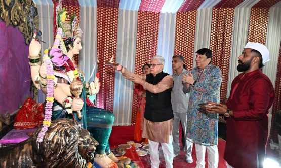 Governor visits Lok Bhavan Navratrotsav