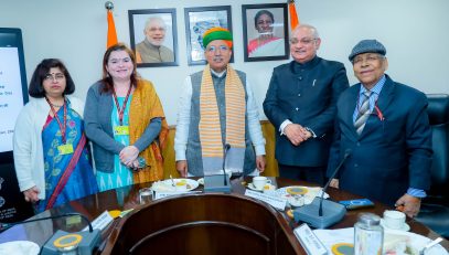 माननीय विधि एवं न्याय मंत्री का मानवाधिकार, भारतीय परम्परा की निरंतरता पर अधिकारियों के साथ संवाद एवं निबंध लेखन विजेताओं का सम्मान