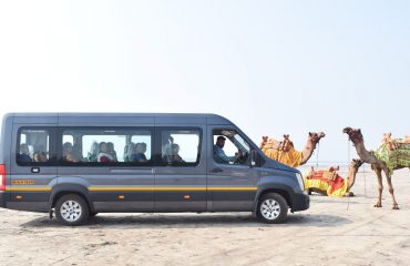 महिला बचत गटाची पर्यटक बस